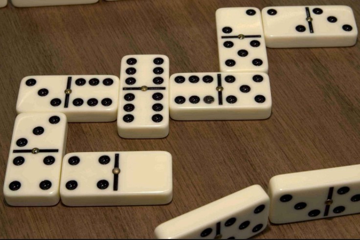 Sejarah Awal Permainan Domino di Indonesia